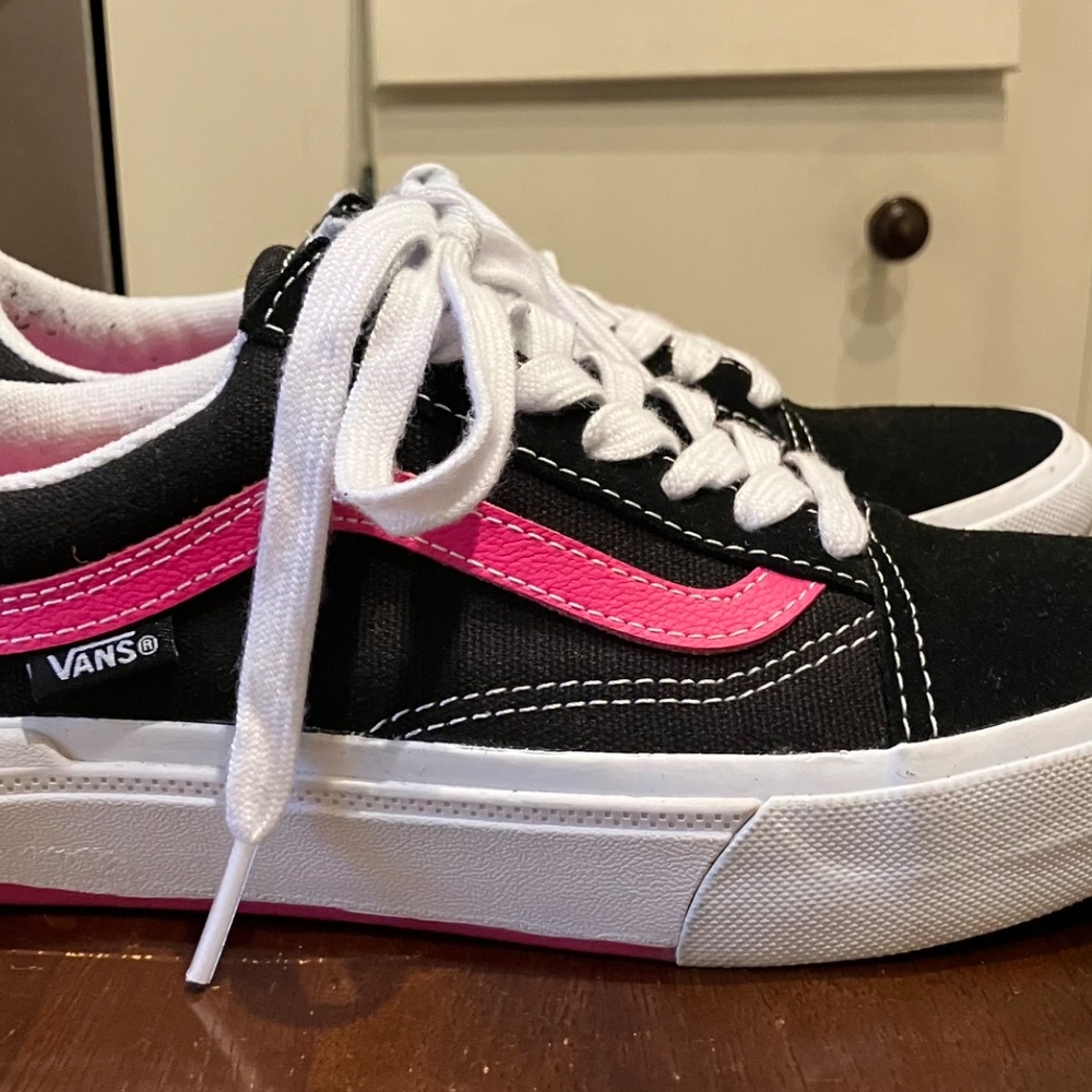 Vans Black/Pink Women’s 6.5